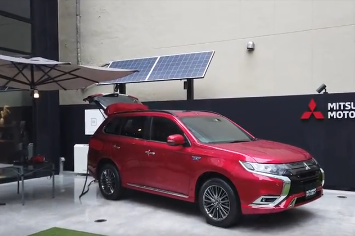 Mitsubishi Outlander PHEV dipadukan panel surya sebagai pembangkit listrik