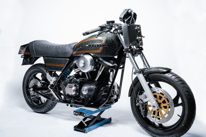 Harley-Davidson FXR berpostur Suzuki GS850G