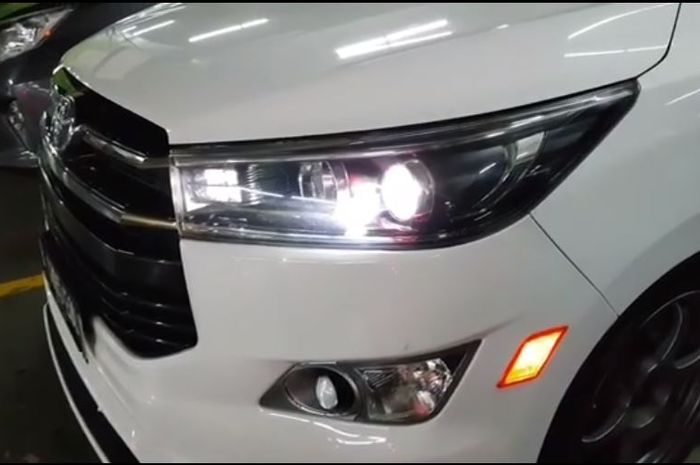Tes Analog Leveling headlamp Toyota Innova Reborn tipe V di Shine Auto Light