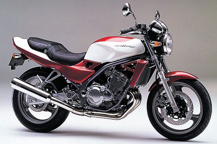 Kawasaki Balius I yang bikin teringat Honda Tiger, atau Suzuki Thunder 250 ya?