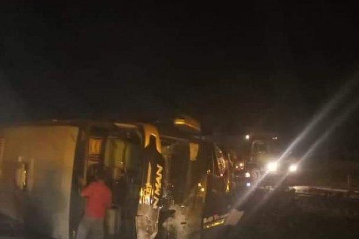 Bus pariwisata 44 Trans yang membawa rombongan Studytour SMP N 1 Subah Kabupaten Batang mengalami kecelakaan di KM 181 Tol Cipali