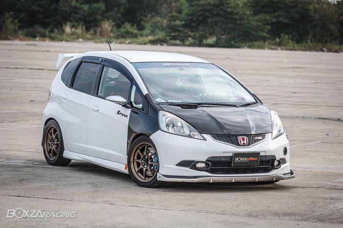 Modifikasi Honda Jazz GE8 dengan ubahan sporti