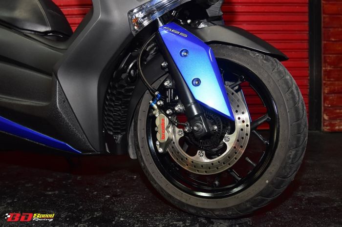 Rem cakram depan diupgrade pakai kaliper Brembo