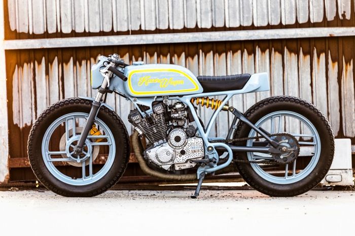 Yamaha XS400 cafe racer