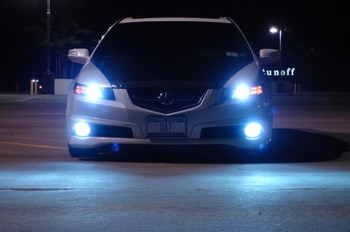 Ilustrasi lampu halogen berwarna putih