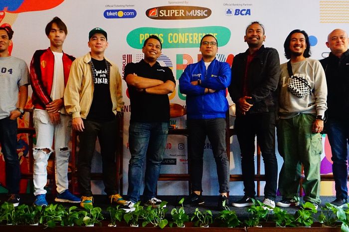 Tim KASKUS foto bersama sponsor dan komunitas yang akan meramaikan KASKUS HobbyGround pada press conference 16 Oktober 2019