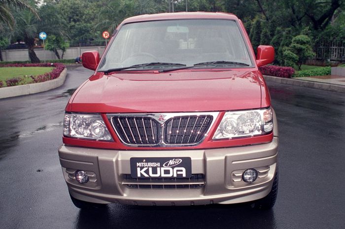 Mitsubishi Kuda Grandia Tahun 2002