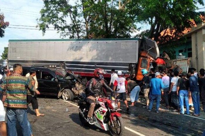 Kecelakaan beruntun di Cianjur