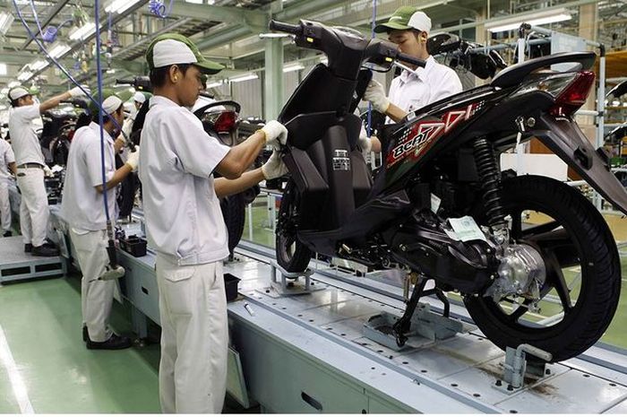 Honda BeAT generasi pertama mesin masih menggunakan karburator