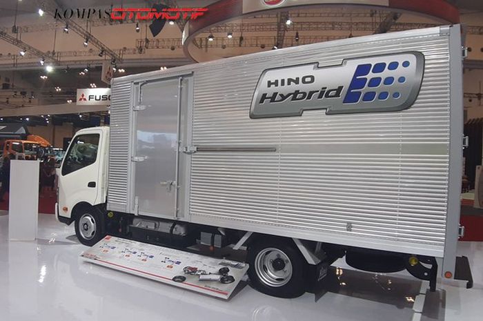 Hino Dutro Hybrid di GIIAS 2019