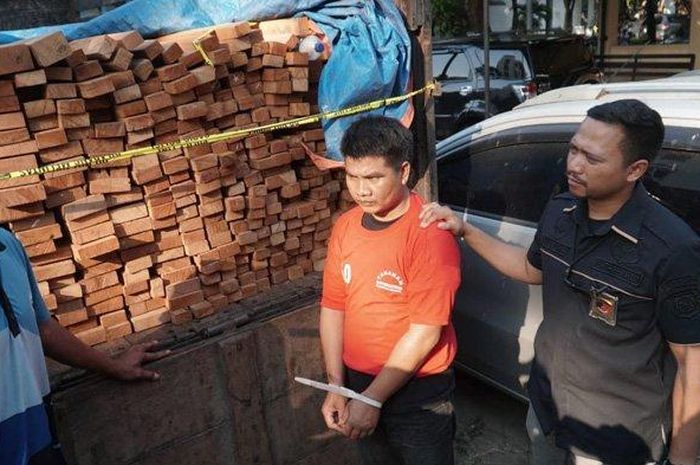 Perampok truk kayu membuang korbannya di Lamongan