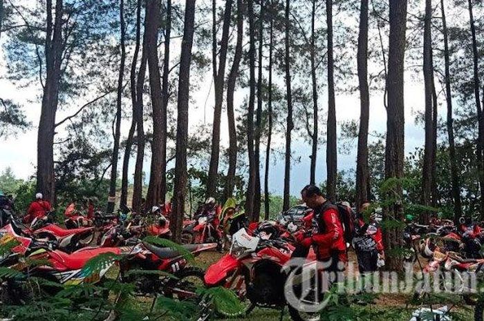 Persiapan para peserta CRF150L X-pedition East Java Seri 2 belah Gunung Kawi dan Gunung Kelud