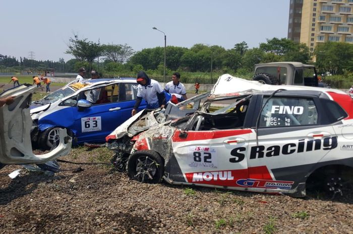 Kecelakaan saat OMR Honda Jazz di sirkuit Sentul, Jabar (10/11).