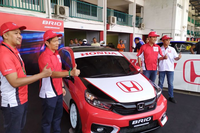Manajemen Honda Racing Indonesia memamerkan All New Honda Brio dengan livery balap untuk musim depan