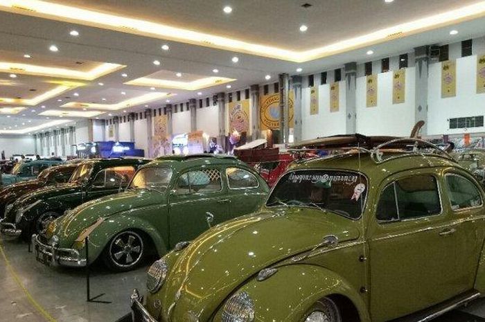 Deretan mobil VW Kodok atau Beetle dalam Jogja Volkswagen Festival 2019 yang digelar di Jogja Expo Center, Sabtu-Minggu, 9-10 November 2019. 