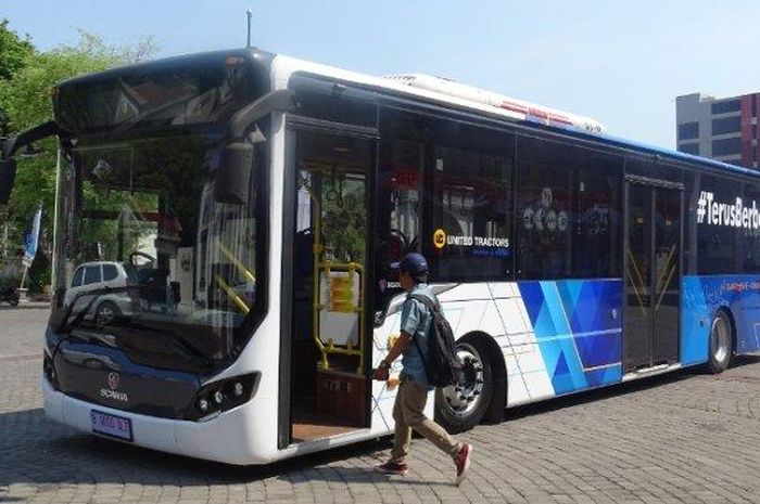 Bus low deck BRT Trans Semarang