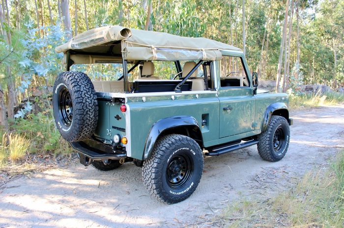 Atap Land Rover Defender Surf Edition bisa dibuka