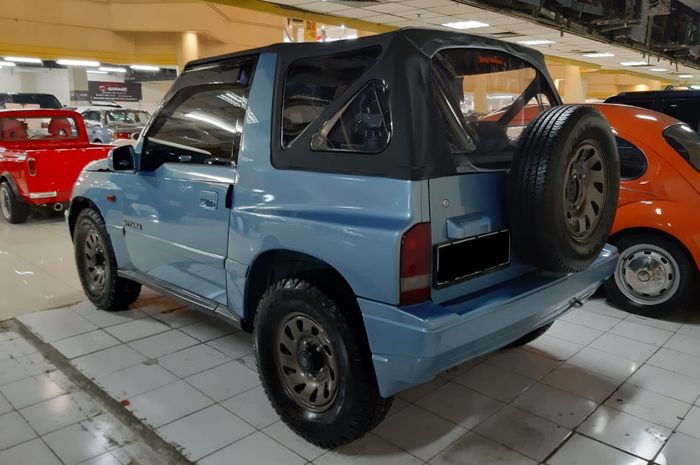 Suzuki Vitara Kanvas 4x4 Tahun 1993