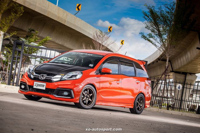 Modifikasi Honda Mobilio dengan kelir Sunset Orange