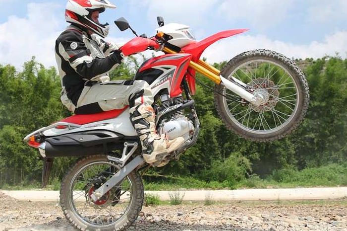 Hawk HJ200GY-3, sekilas mirip Honda CRF150L