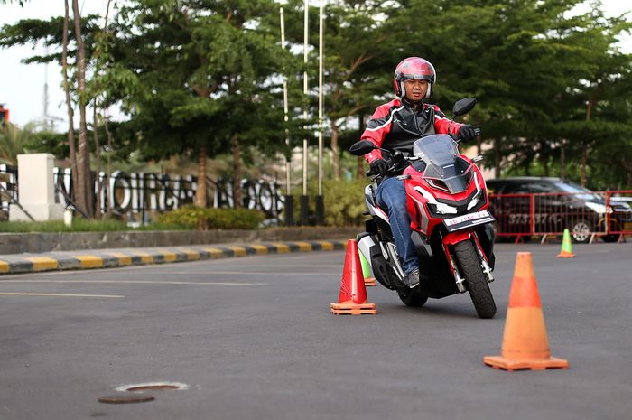 Honda ADV150 menyedot perhatian pengunjung Honda Premium Matic Day 2019 di Hartono Mall Yogyakarta (16-17/11). Banyak pengunjung ingin merasakan secara langsung impresi berkendara dengan skutik premium terbaru Honda.