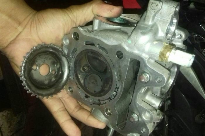 Sprocket cam yang bermasalah, aus di bagian gerigi