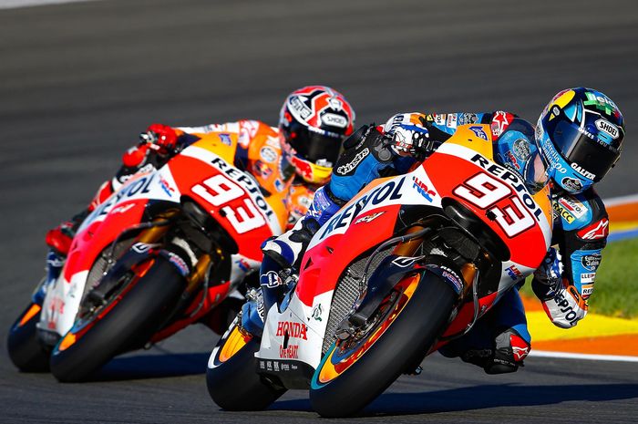 Alex Marquez dan Marc Marquez ketika memacu Honda RC213V