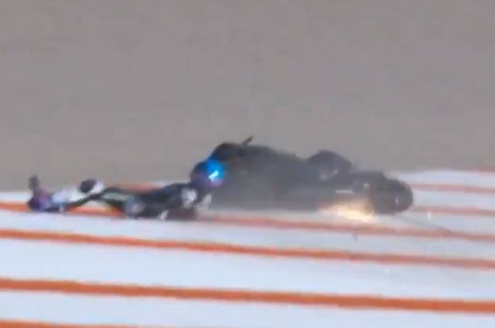 Alex Marquez tersungkur ke gravel di sesi tes musim dingin di Valencia, Spanyol.