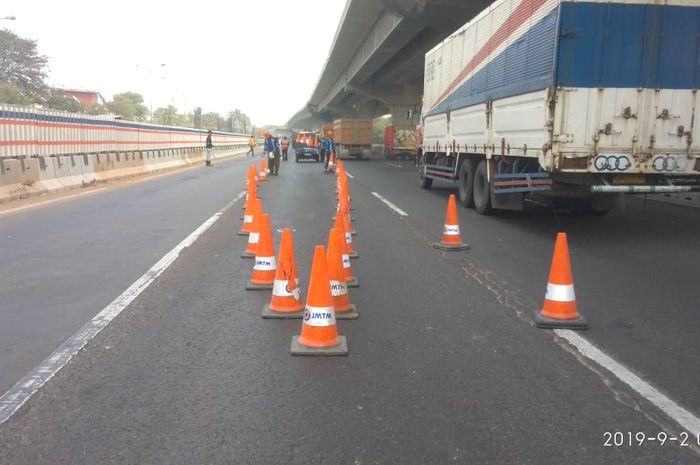 Jasa Marga akan melakukan perbaikan jalan di Tol Jakarta-Cikampek selama 3 hari ke depan.