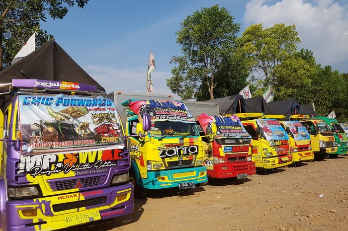 Komunitas pecinta Truk Mitsubishi Fuso Canter Mania Indonesia (CMIC) adakan jambore ke-6 mereka di Jawa Timur.