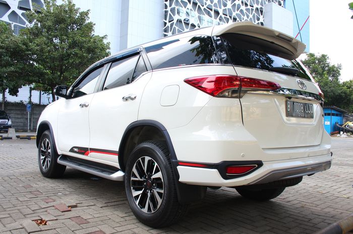 Ban menjadi salah satu komponen penting dalam kendaraan roda empat. Makanya, jangan sampai abai dengan kondisi ban kendaraanmu.