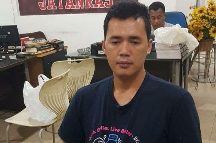 Seorang oknum PNS Dispenda Sumsel yang bertugas di Samsat Palembang, ditangkap Ditreskrimum Polda Sumsel 