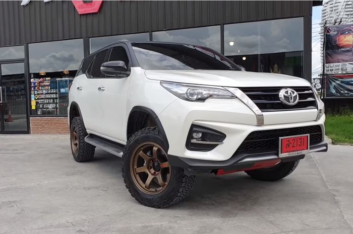 Modifikasi Toyota Fortuner TRD Sportivo pakai pelek Volks TE37