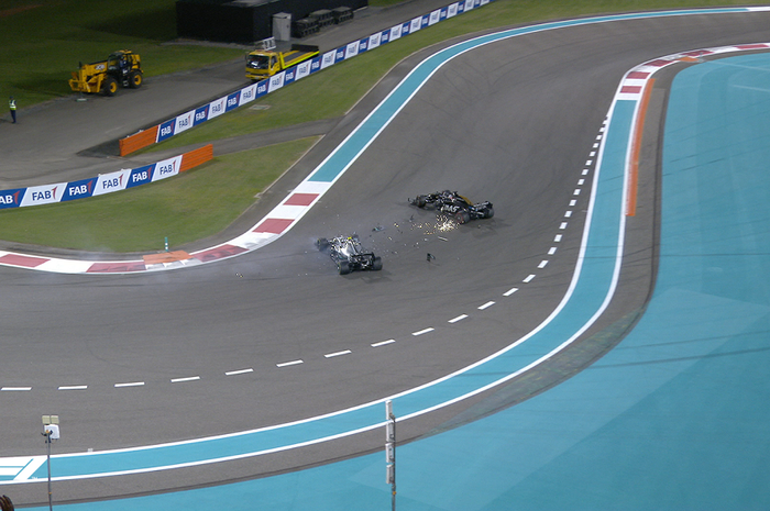 Crash Valtteri Bottas dan Romain Grosjean di FP2 F1 Abu Dhabi