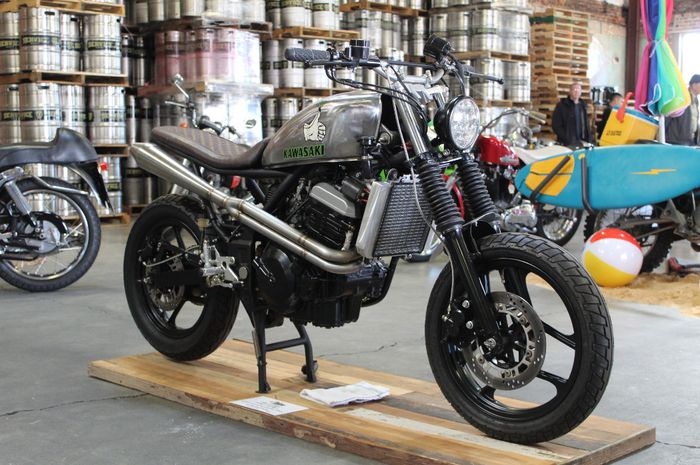 Kawasaki Ninja 250R street scrambler