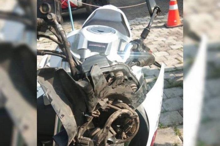 Sepeda motor Nurul Faqih (22), wisudawan Universitas Islam Negeri (UIN) Syarif Hidayatullah Jakarta yang jadi korban kecelakaan