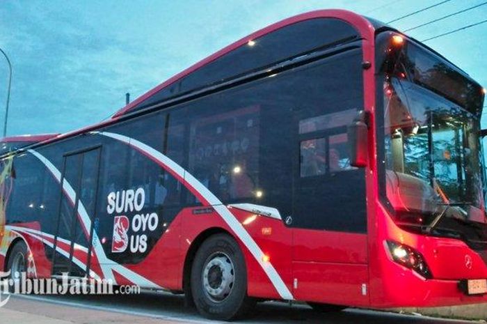 Suroboyo Bus baru yang terparkir di Terminal Tambak Oso Wilangun 