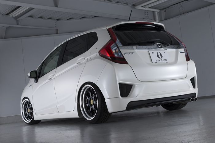 Tampilan belakang Honda Jazz hasil garapan Aimgain Jepang