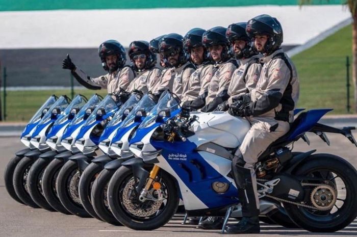 Kesatuan Polis Abu Dhabi memakai 8 Ducati Panigale V4R sebagai motor kepolisiannya