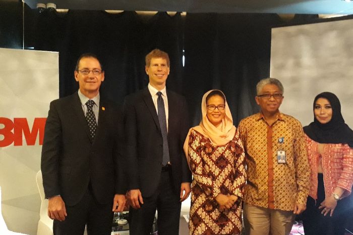 3M bersama Kementerian Perhubungan RI menyelenggarakan seminar bertajuk &lsquo;Towards Safer Roads: Safety Readiness for Highway Networks Rapid Growth in Indonesia&rsquo;. 
