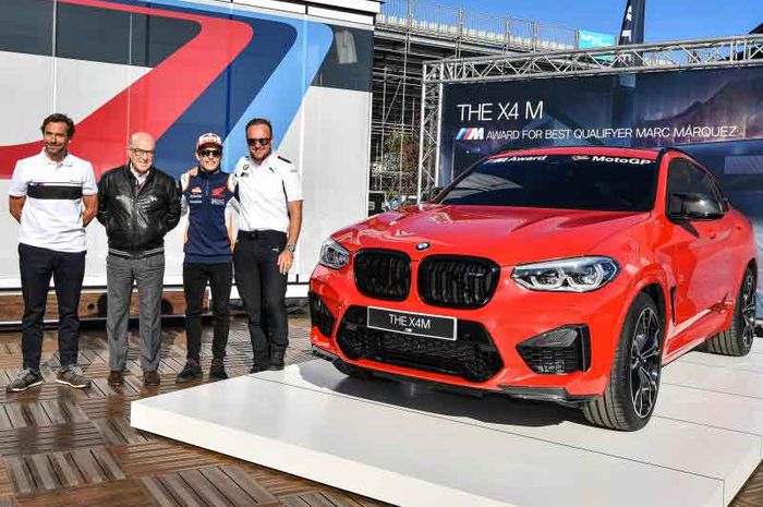 Marc Marquez terima mobil baru dari BMW M Award 2019.