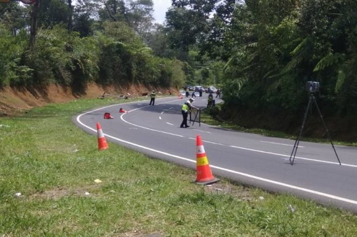 Ilustrasi: Turunan dan tikungan tajam di Tanjakan Emen, lokasi kejadian kecelakaan bus yang menewaskan 27 orang, Sabtu (10/2/2018).    