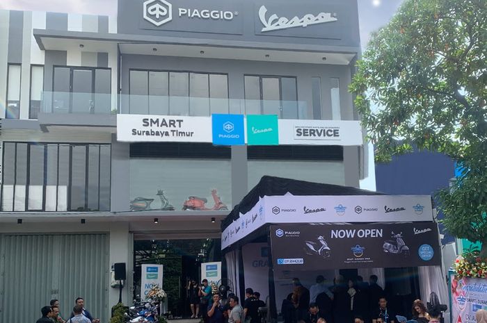 Piaggio Indonesia meresmikan kolaborasi keduanya dengan PT Smart Mulia Abadi yakni sebuah dealer baru di wilayah Surabaya Timur.