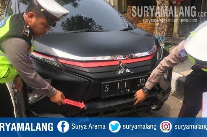 Mitsubishi Xpander yang dikendarai Sekpri Bupati Lamongan tabrak pemotor hingga tewas