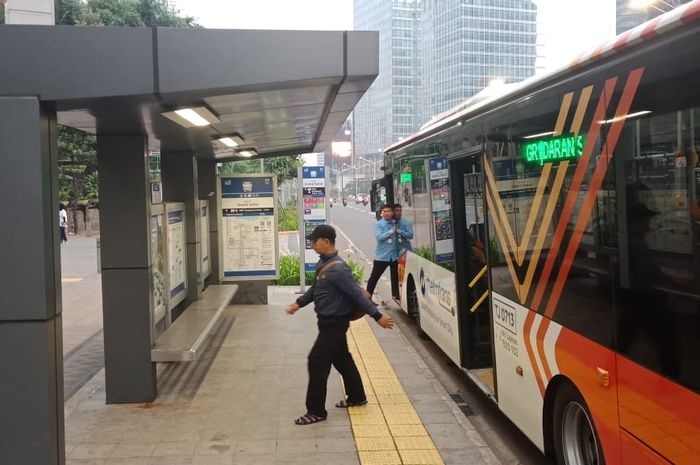 Ilustrasi. Angkutan umum Trans Jakarta yang sudah terintegrasi.