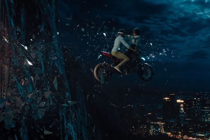 Ducati Streetfighter V4 digeber Ryan Reynolds di film Free Guy