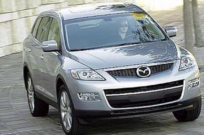 Ilustrasi Mazda CX-9 generasi pertama