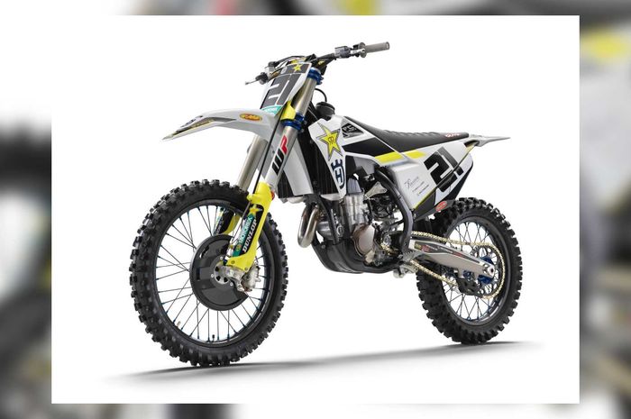 Husqvarna FC 450 2020 Edisi Rockstar jika dilihat dari sisi kanan