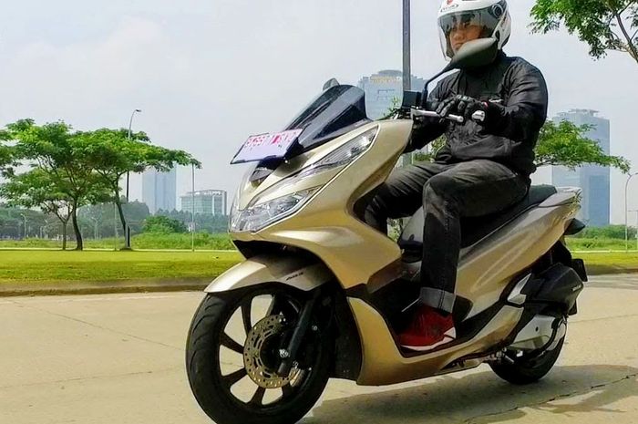 Honda PCX 150, skutik premium yang nyaman dan praktis untuk rider urban