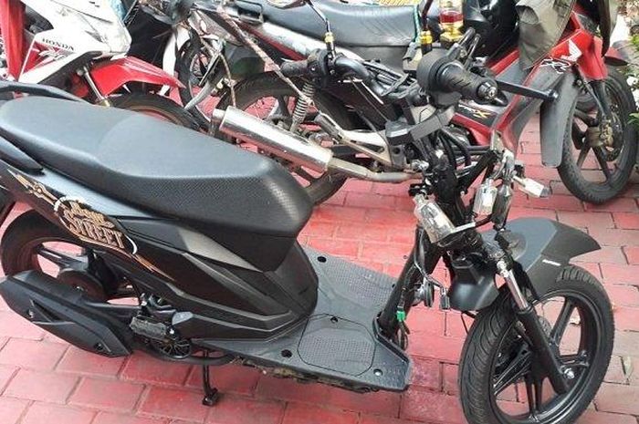 Salah satu barang bukti sepeda motor hasil aksi curanmor yang sempat diamankan Polsek Tanjung Duren, Jakarta Barat.  